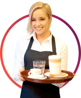 Garçonete servindo café em restaurante